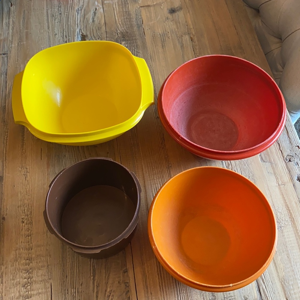 Set of 4 vintage Tupperware bowls without lids.